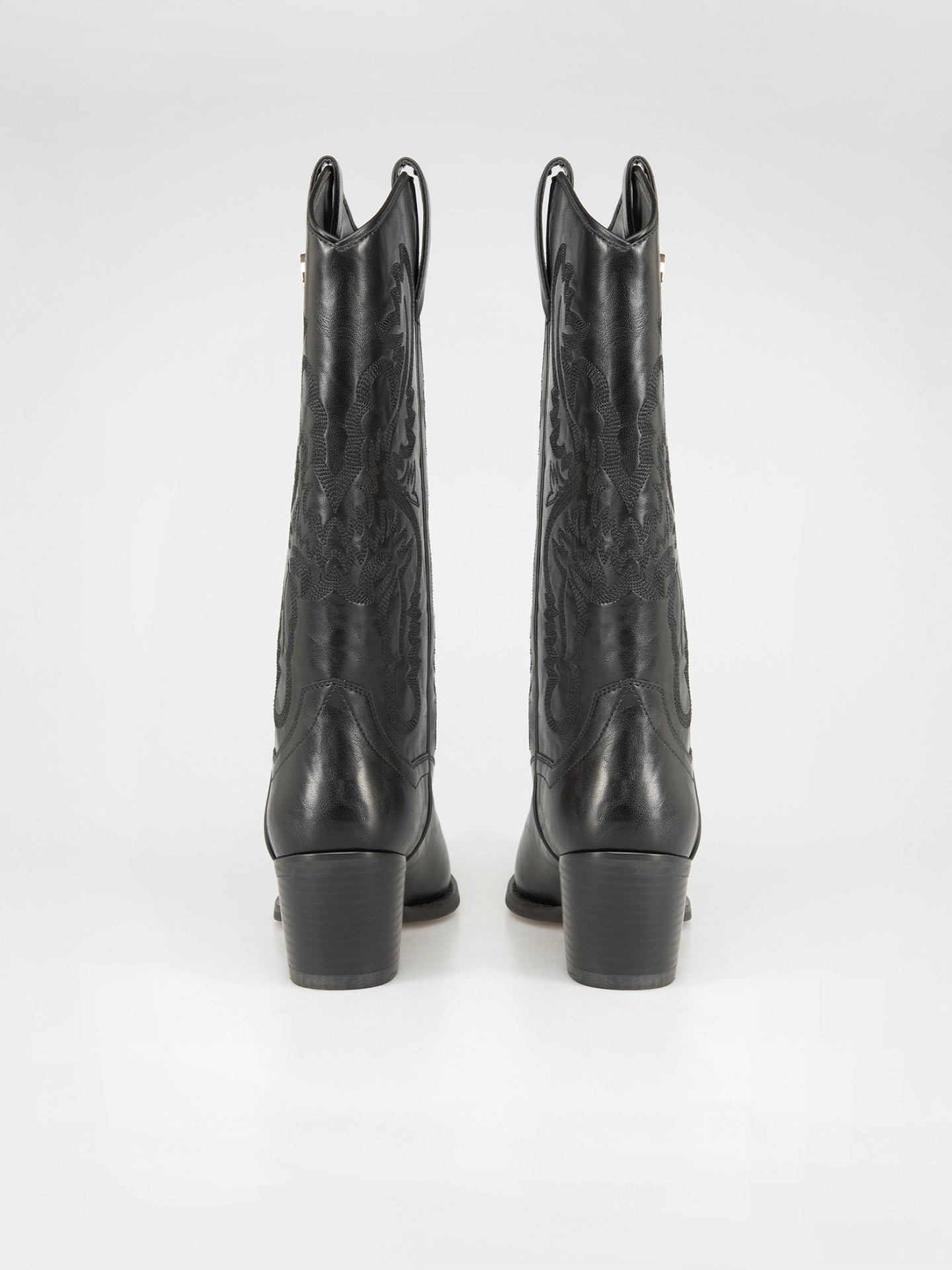 Botas Camperas com Bordados