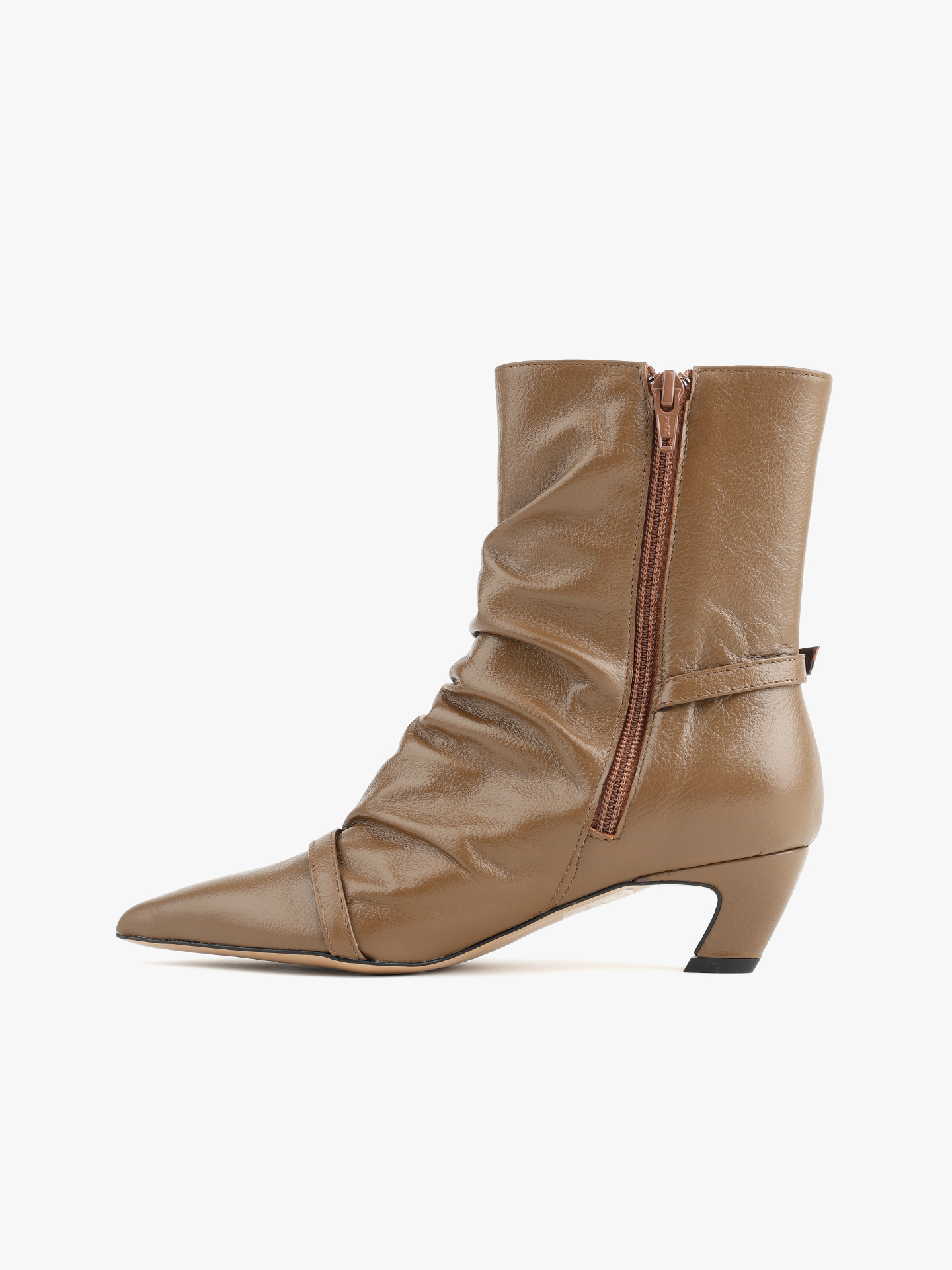 Botins de Pele com Salto