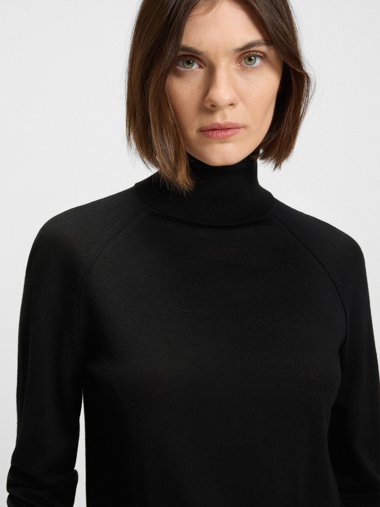 Camisola de L com Gola Alta Enrolada