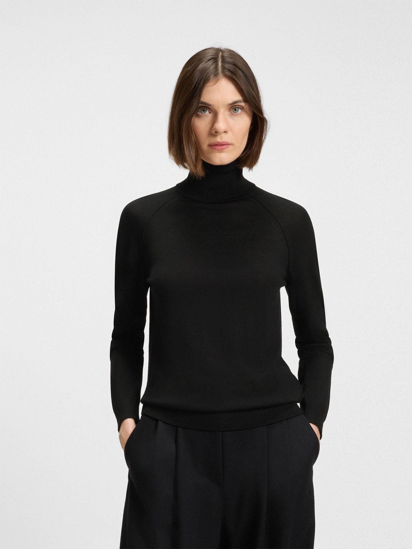 Camisola de Lã com Gola Alta Enrolada