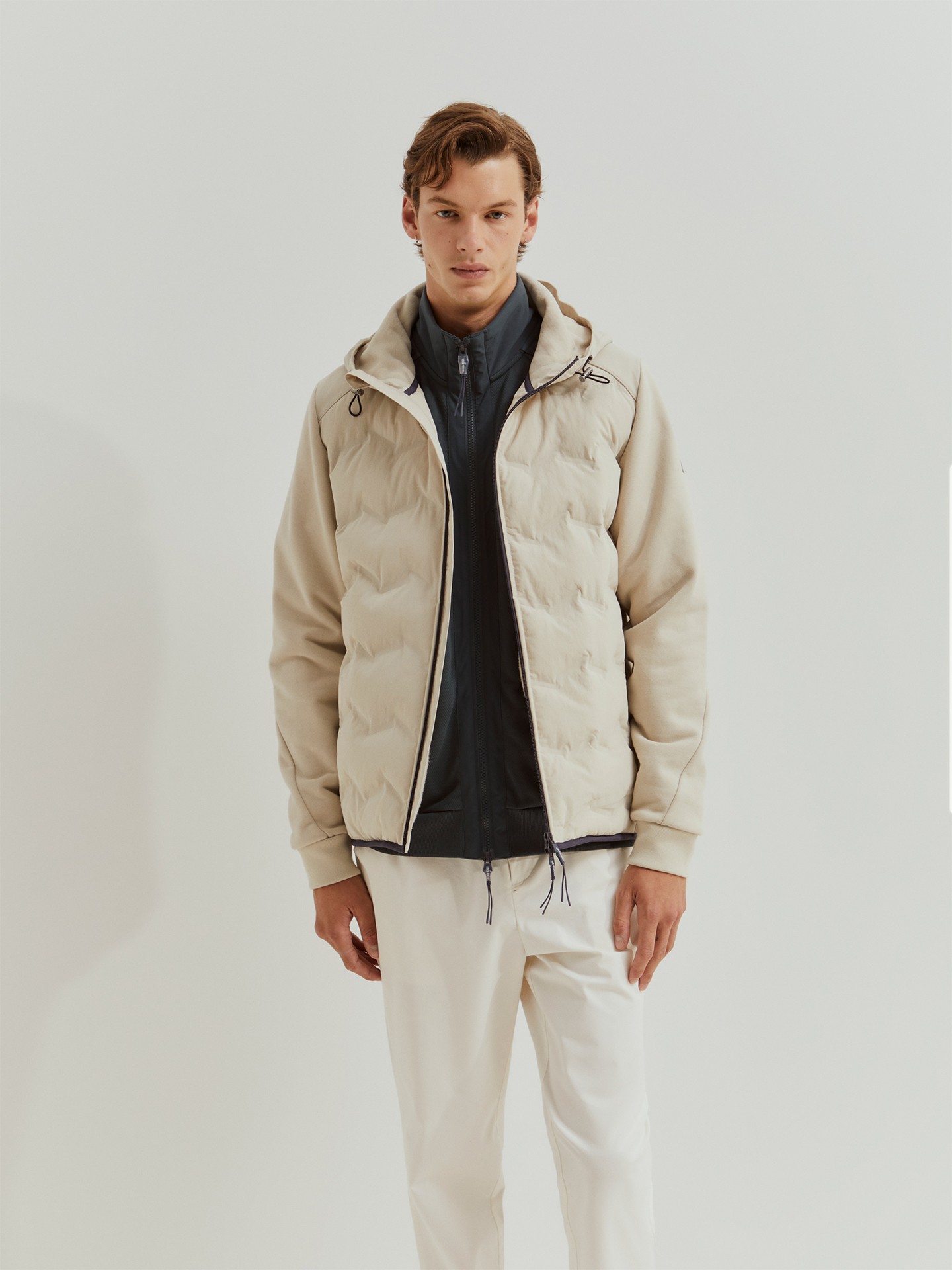 Blusão com Capuz e Frente Acolchoada