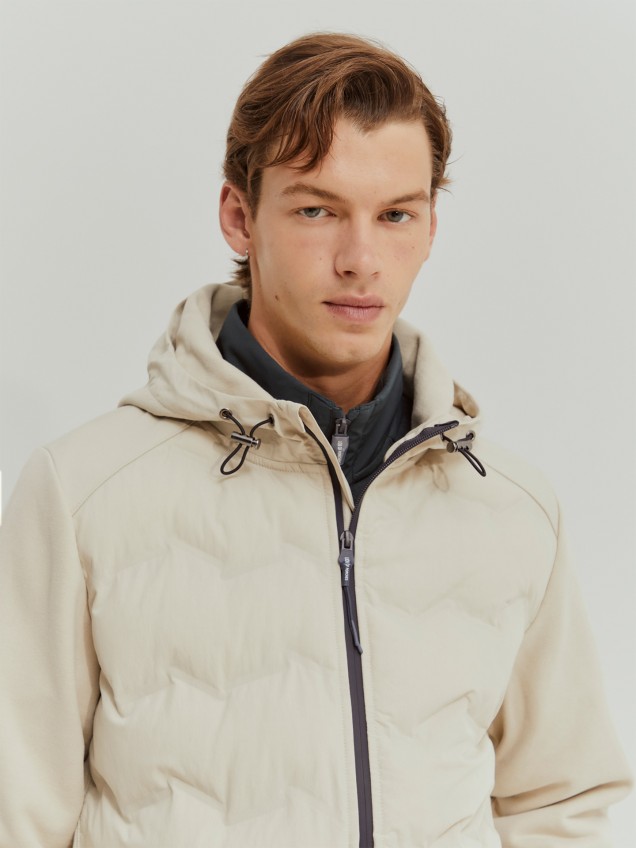 Blusão com Capuz e Frente Acolchoada