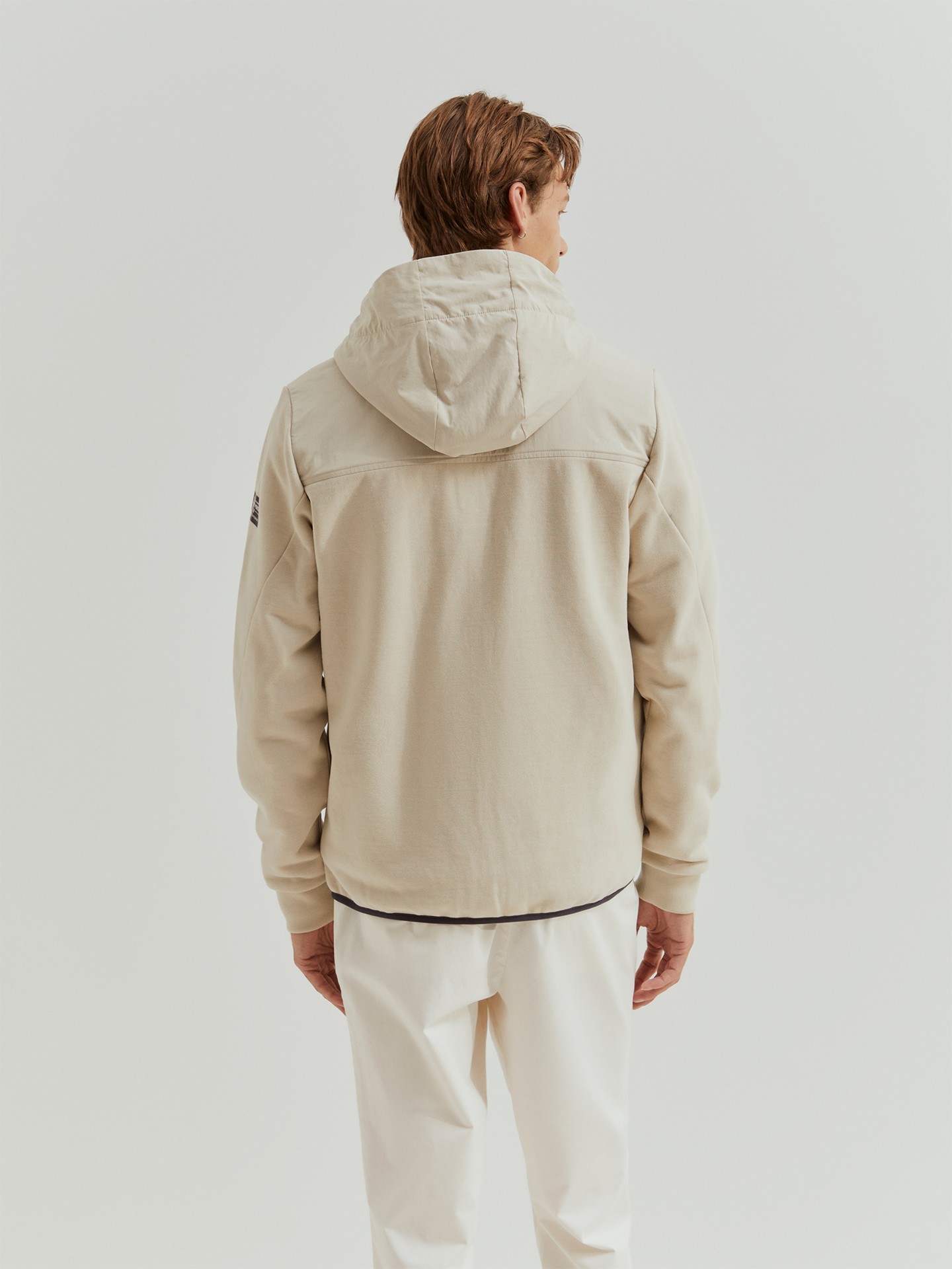 Blusão com Capuz e Frente Acolchoada