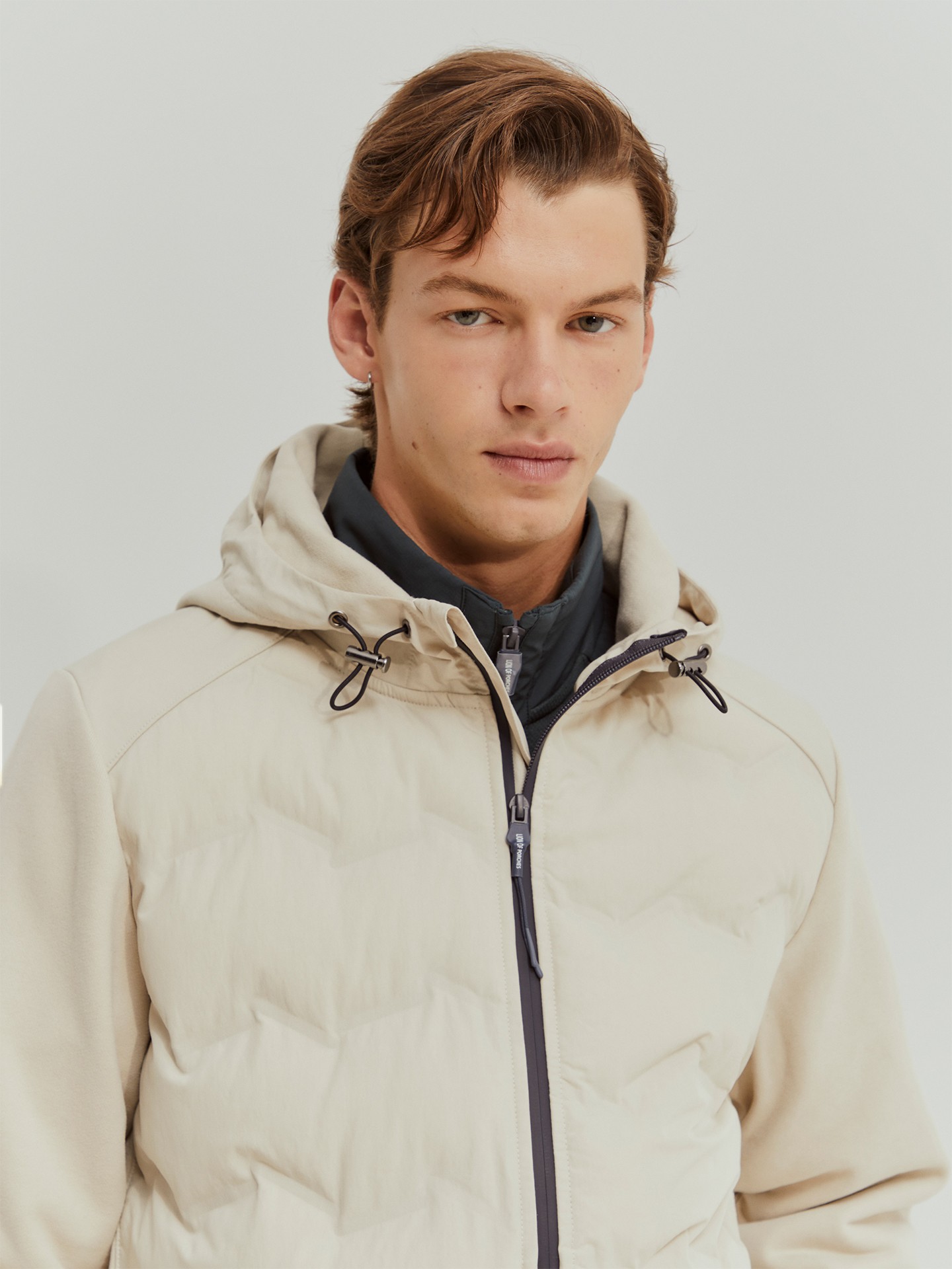 Blusão com Capuz e Frente Acolchoada