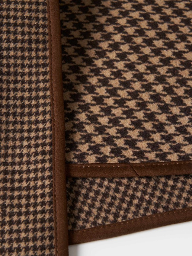 Capuz com Cachecol Integrado com Padrão