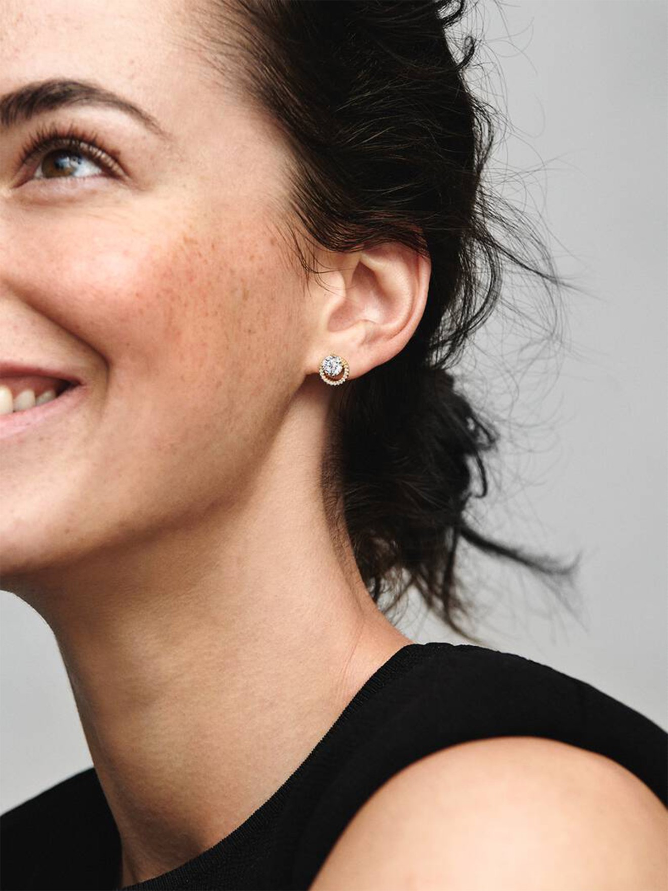 Brincos Redondos Dourados com Zircnias