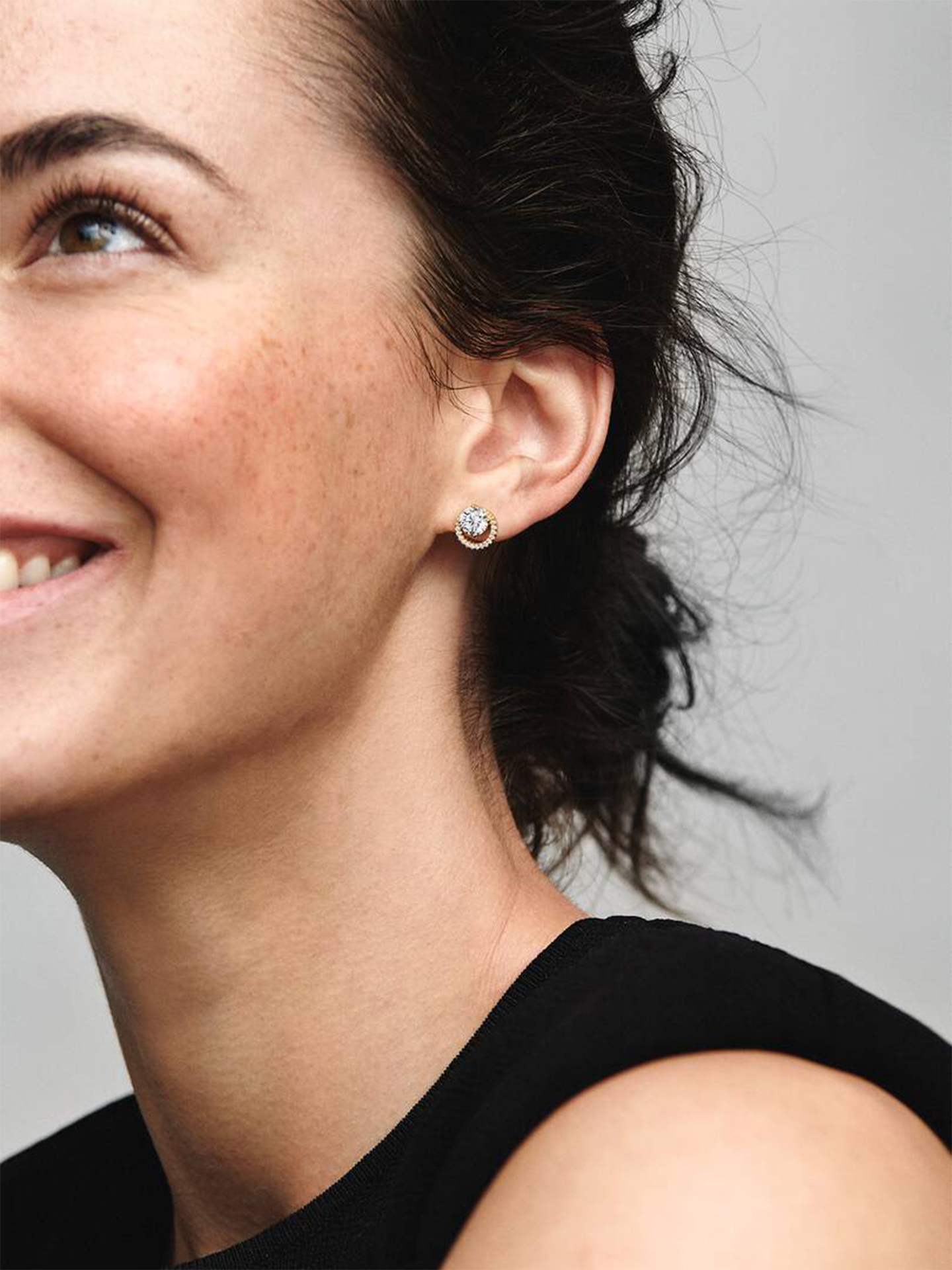 Brincos Redondos Dourados com Zircónias