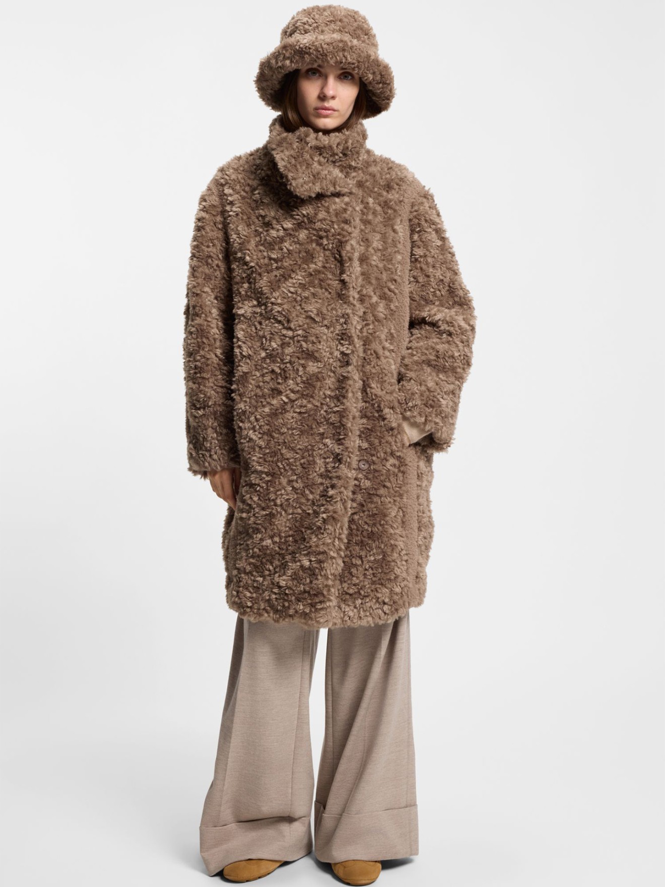 Casaco de Pelo com Gola Subida