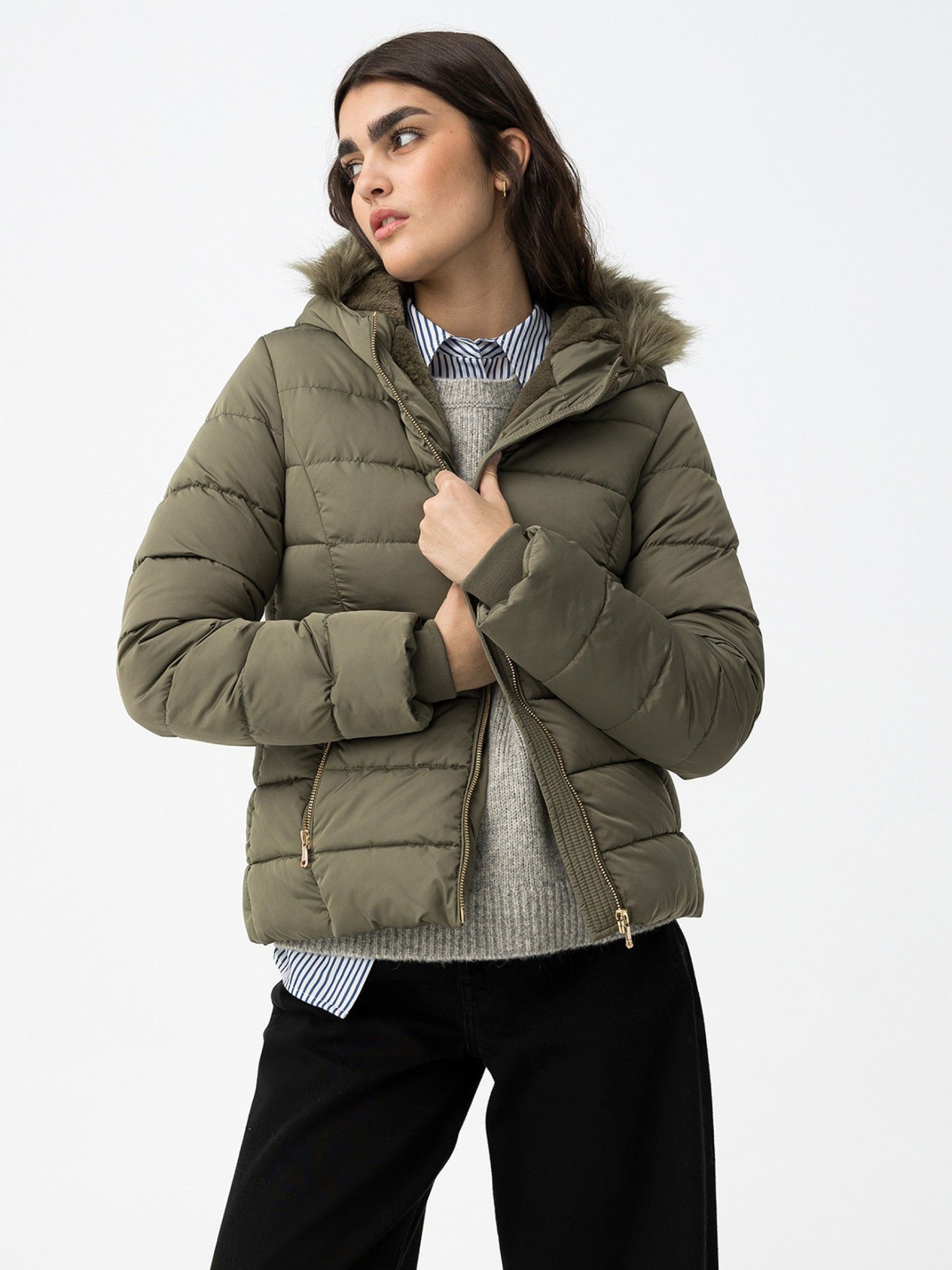 Bluso Acolchoado com Capuz de Pelo