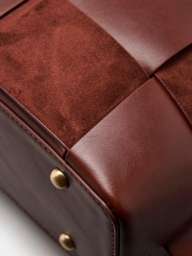 Shopping Bag com Padrão em Relevo