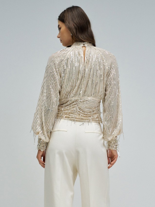 Blusa de Gola Subida com Lantejoulas