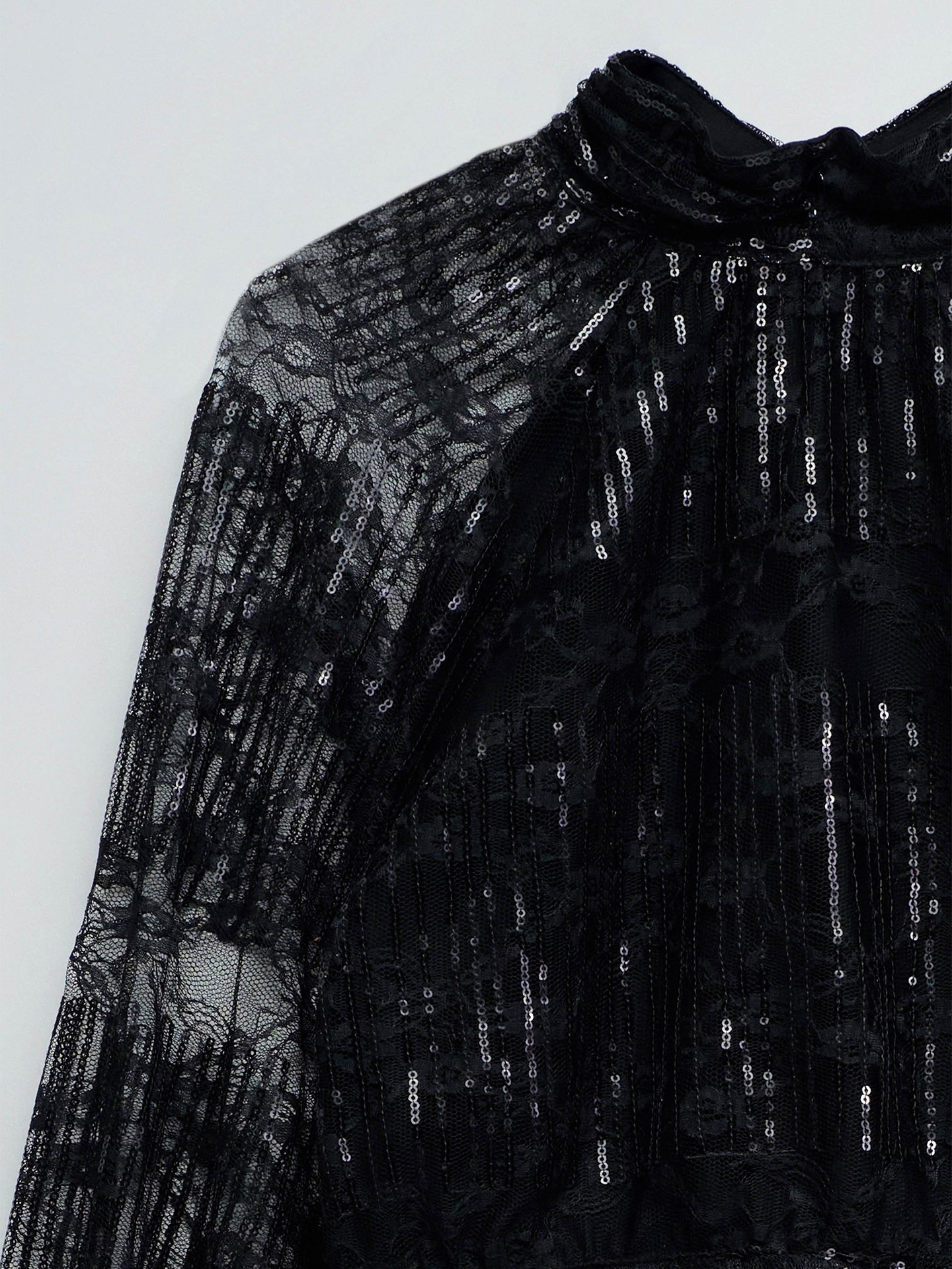 Blusa de Gola Subida com Lantejoulas