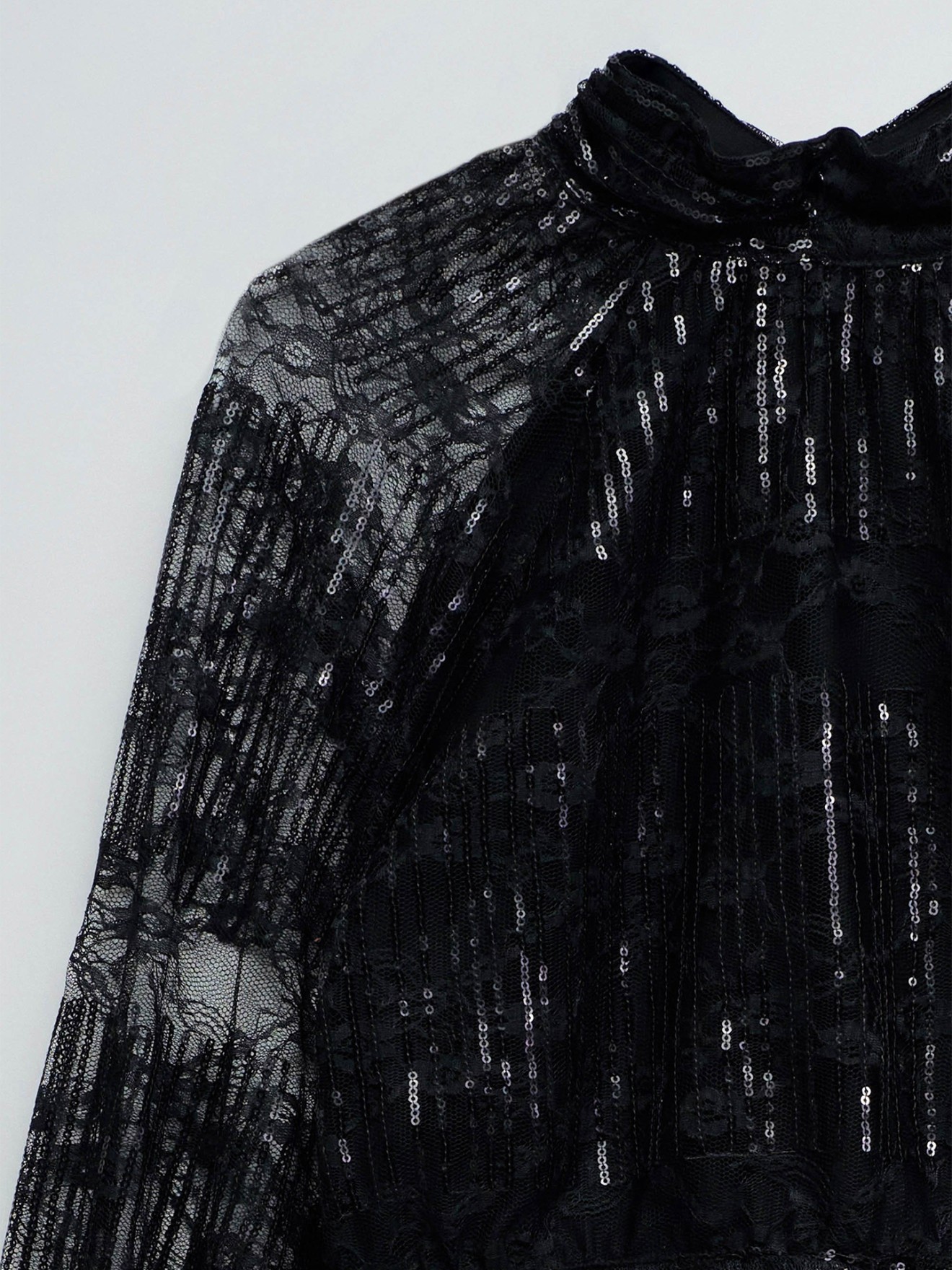 Blusa de Gola Subida com Lantejoulas