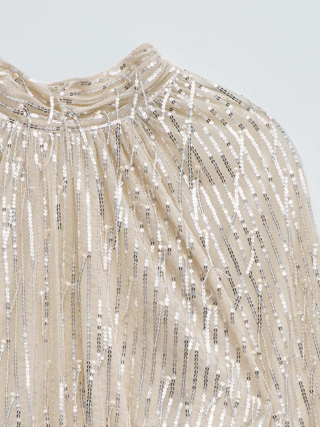 Blusa de Gola Subida com Lantejoulas