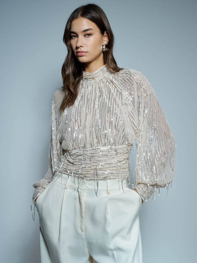 Blusa de Gola Subida com Lantejoulas