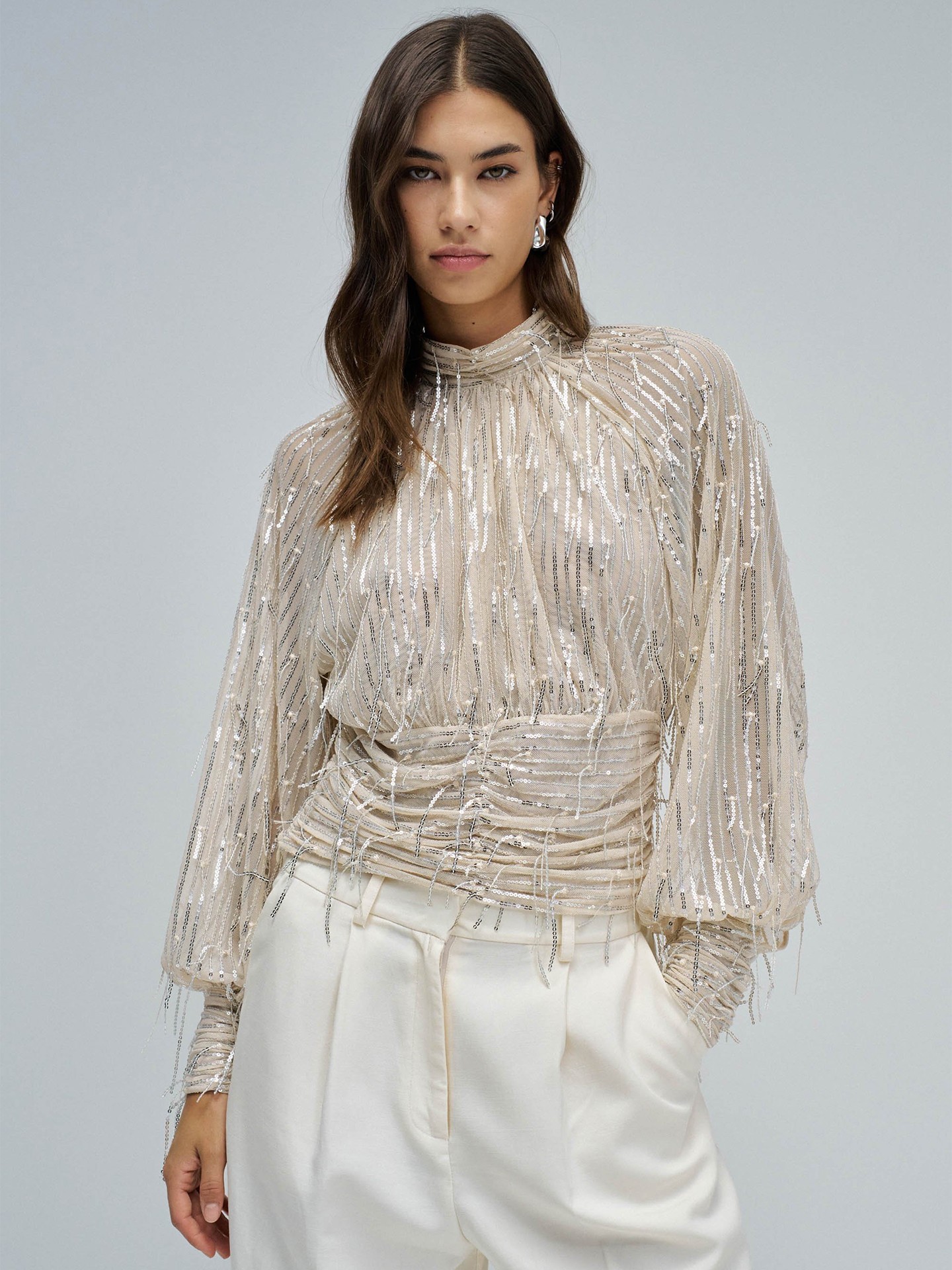 Blusa de Gola Subida com Lantejoulas