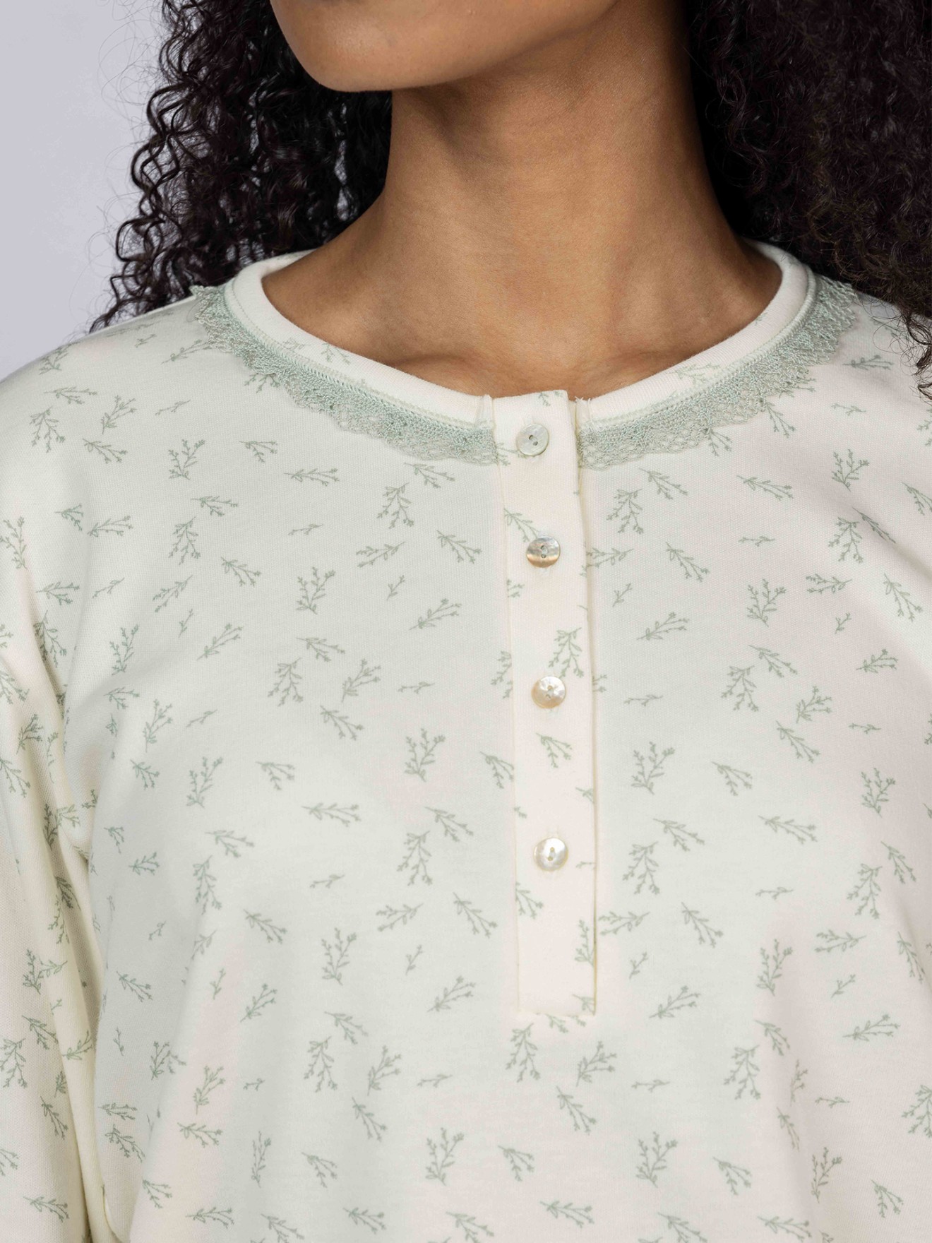 Pijama com Estampado de Folhas