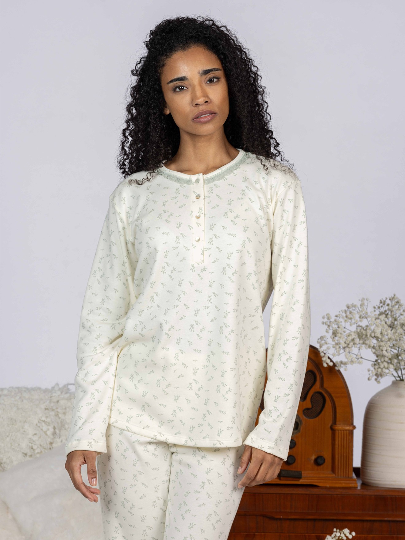 Pijama com Estampado de Folhas