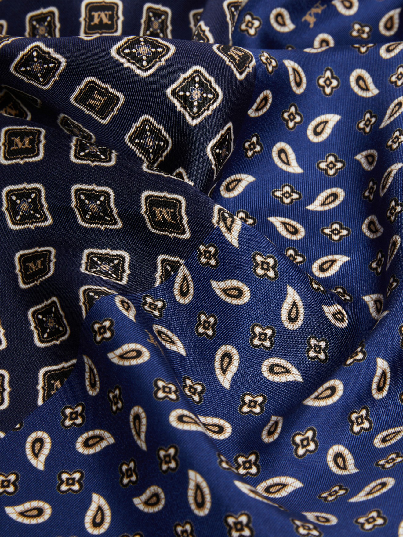 Len�o Quadrado de Seda MXACARRE90W1