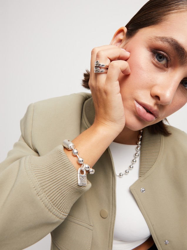 Pulseira de Contas com Pendente de Cadeado