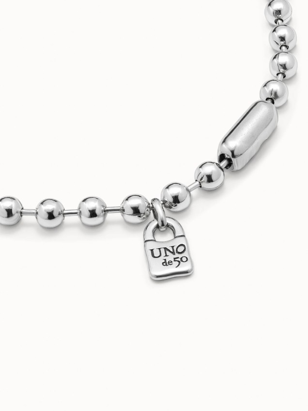 Colar Curto com Contas e Pendente Cadeado