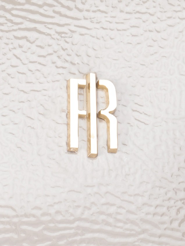 Mala de Mão Estruturada em Efeito Verniz