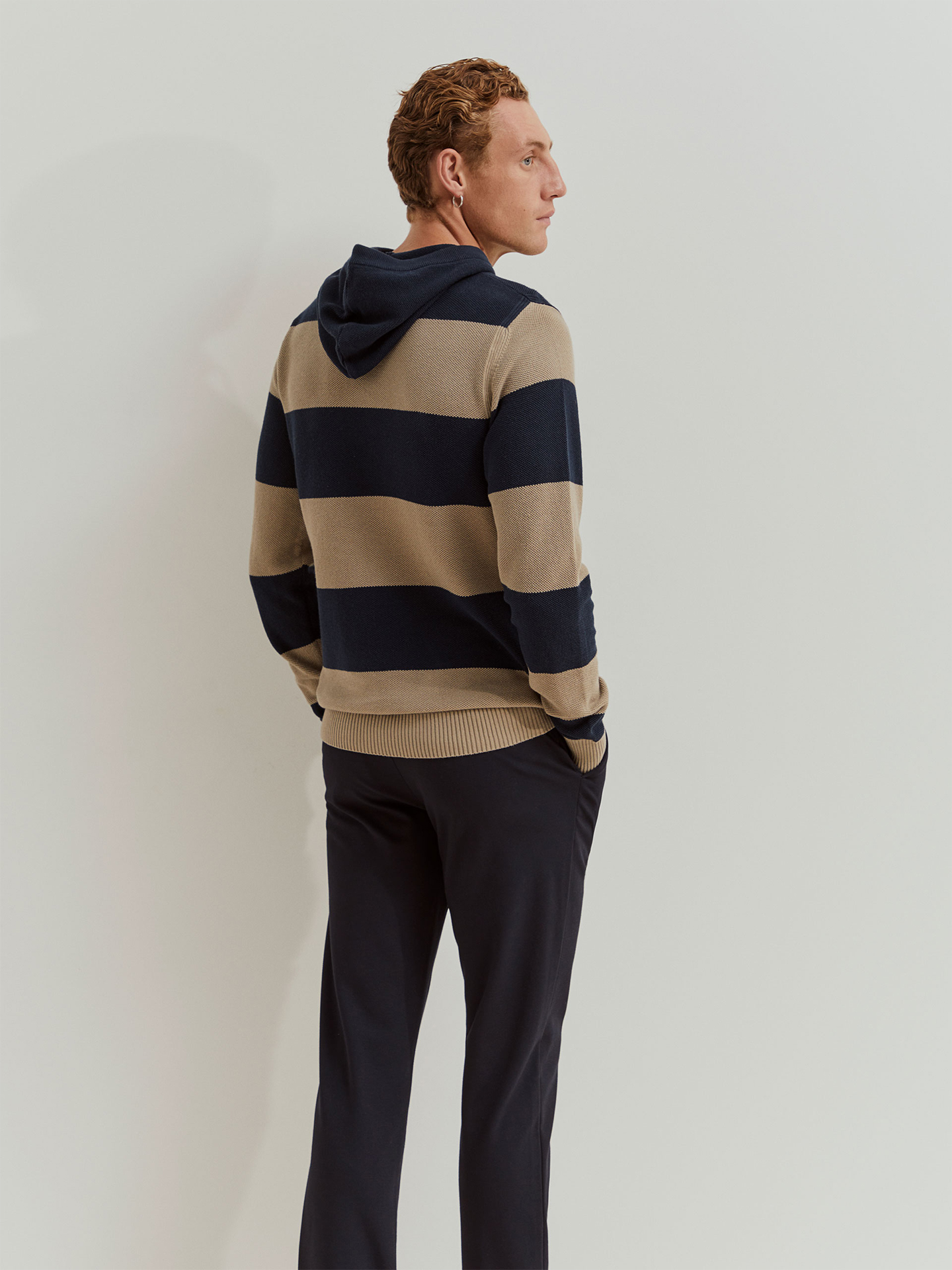 Camisola de Malha com Capuz