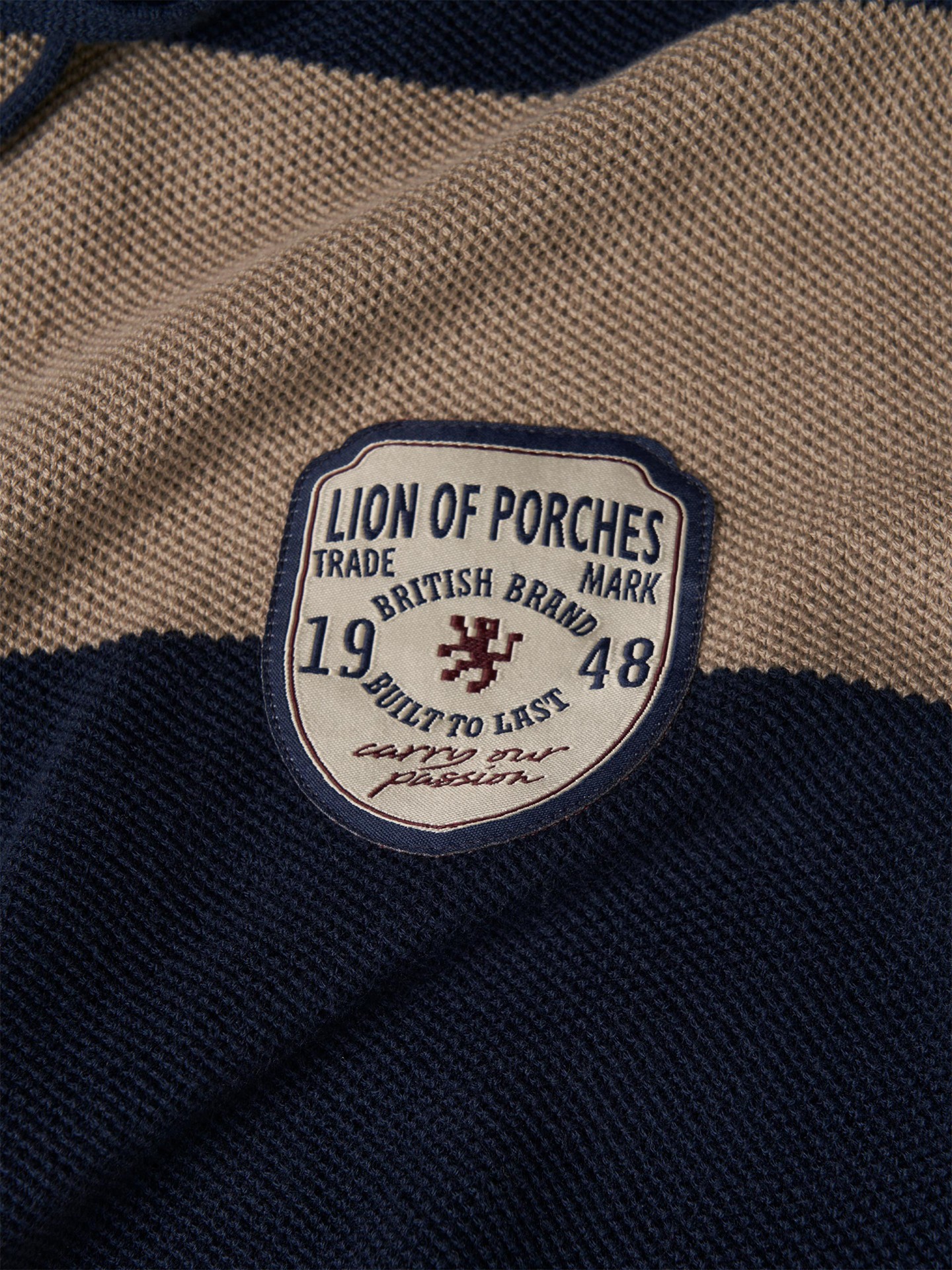 Camisola de Malha com Capuz