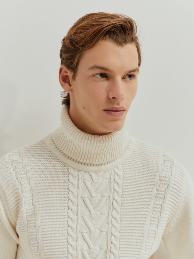 Camisola de Gola Alta em Malha Entranada