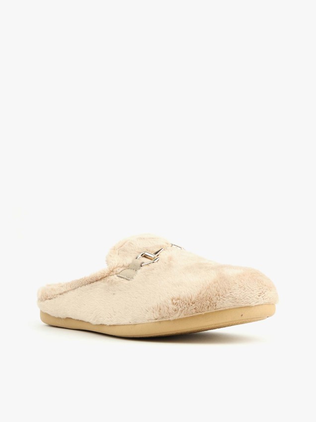 Chinelos de Casa com Aplique Metálico