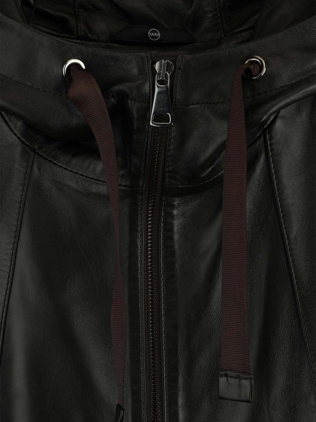 Casaco de Pele com Capuz