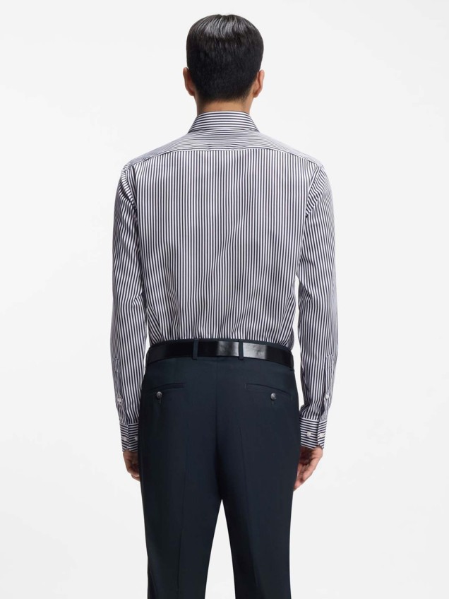 Camisa Regular Fit às Riscas