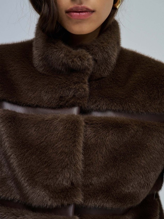 Casaco de Pelo com Meia Gola