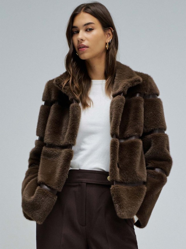 Casaco de Pelo com Meia Gola