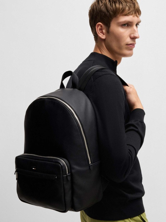 Mochila em Material Sint�tico Granulado