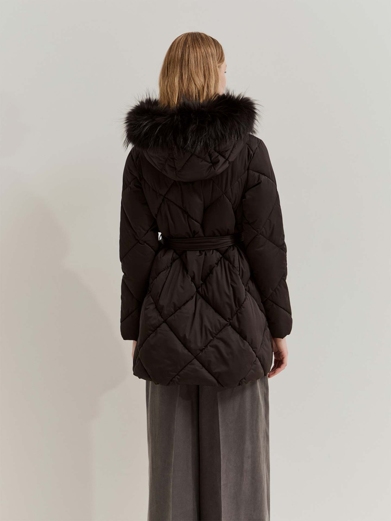 Bluso Acolchoado com Capuz de Pelo e Cinto