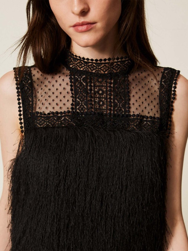 Vestido Curto com Franjas e Tule