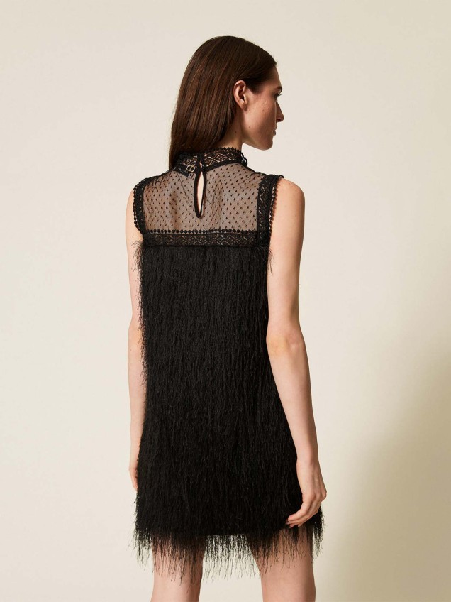 Vestido Curto com Franjas e Tule