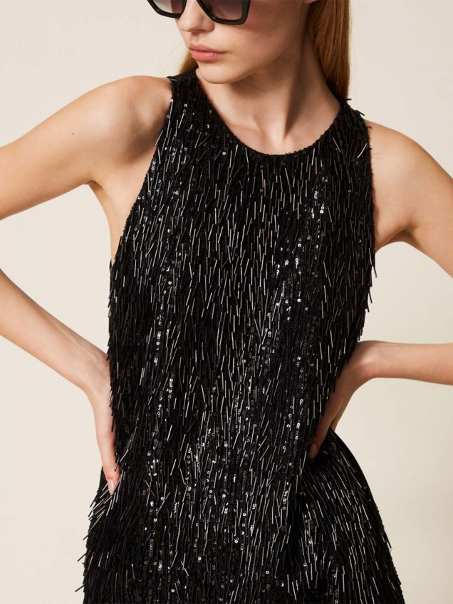 Vestido Curto com Franjas de Lantejoulas e Missangas