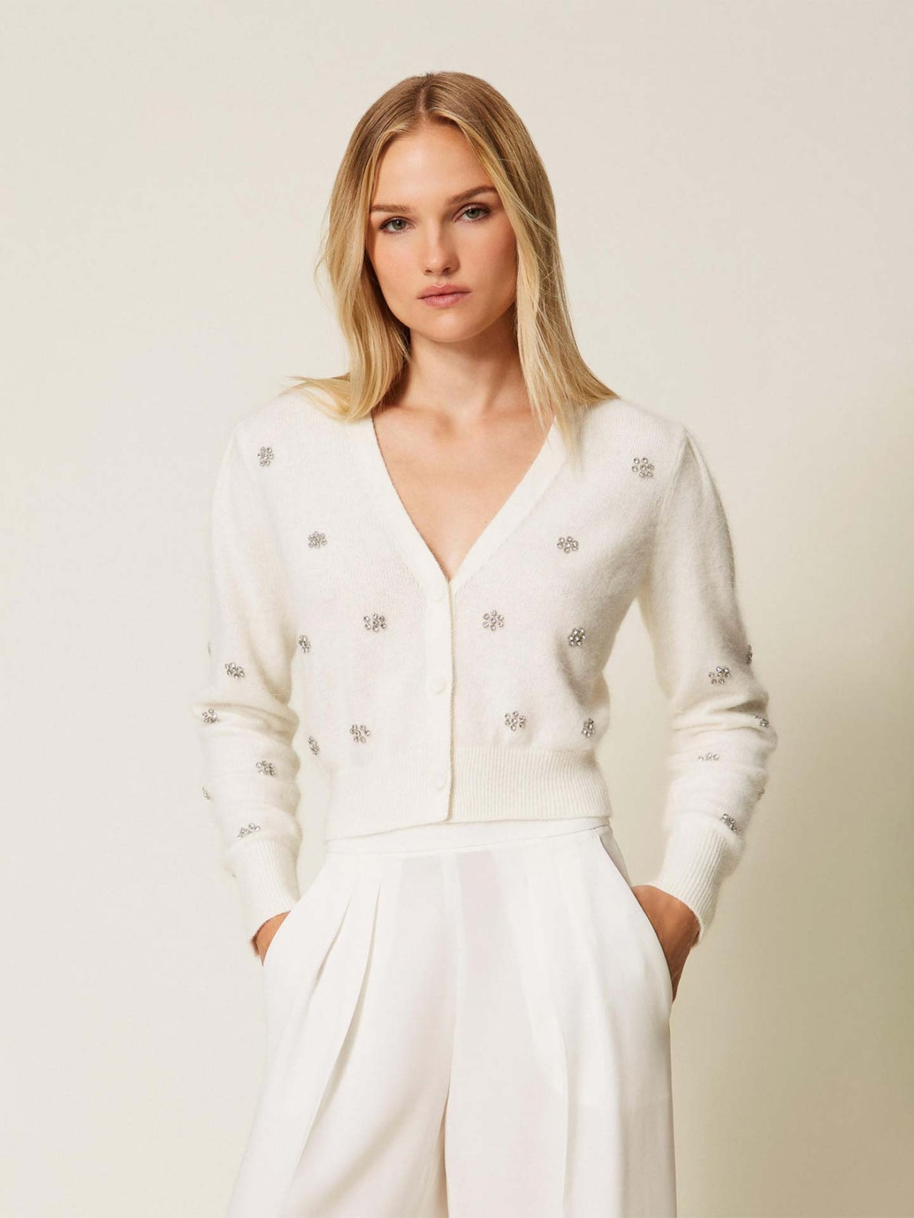 Casaco de Malha com Flores de Strass