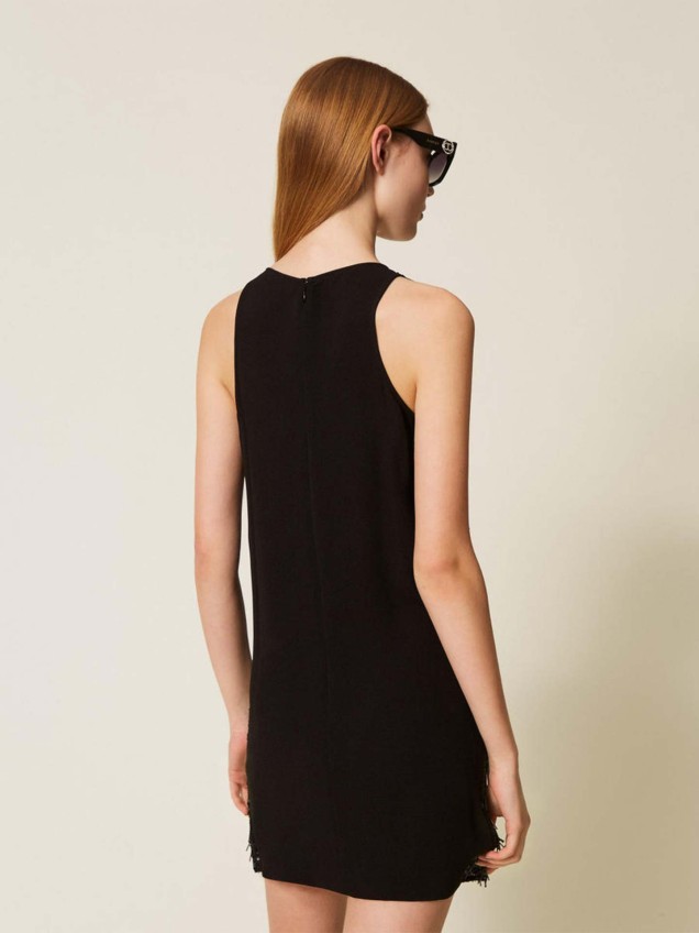 Vestido Curto com Franjas de Lantejoulas e Missangas