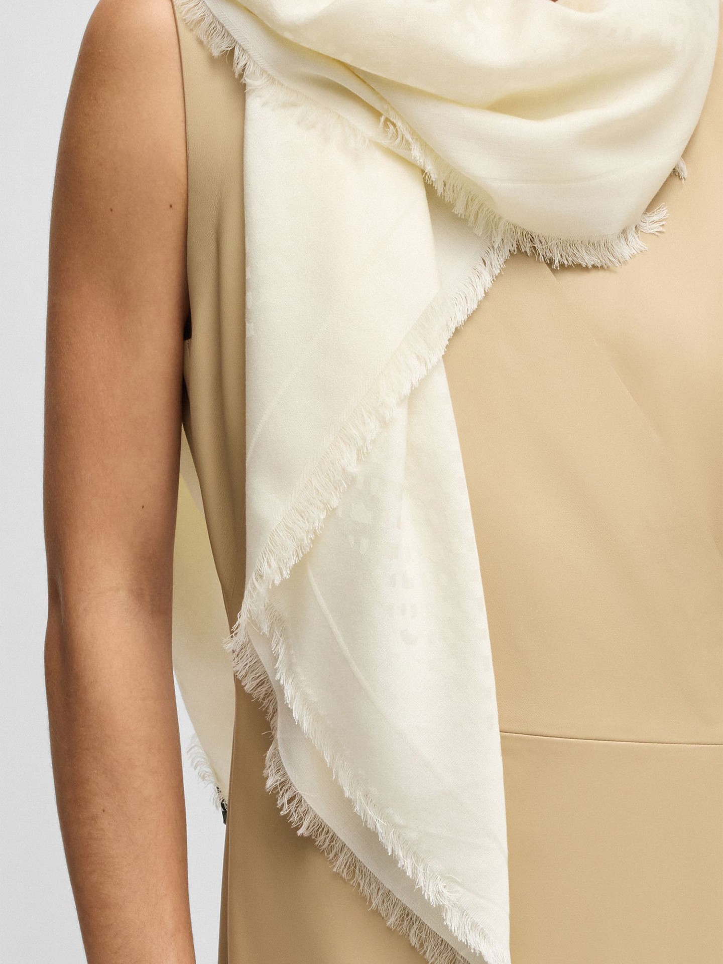 Cachecol Quadrado com Monograma