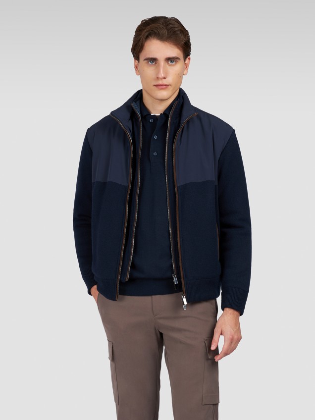 Blusão Combinado com Gola Alta