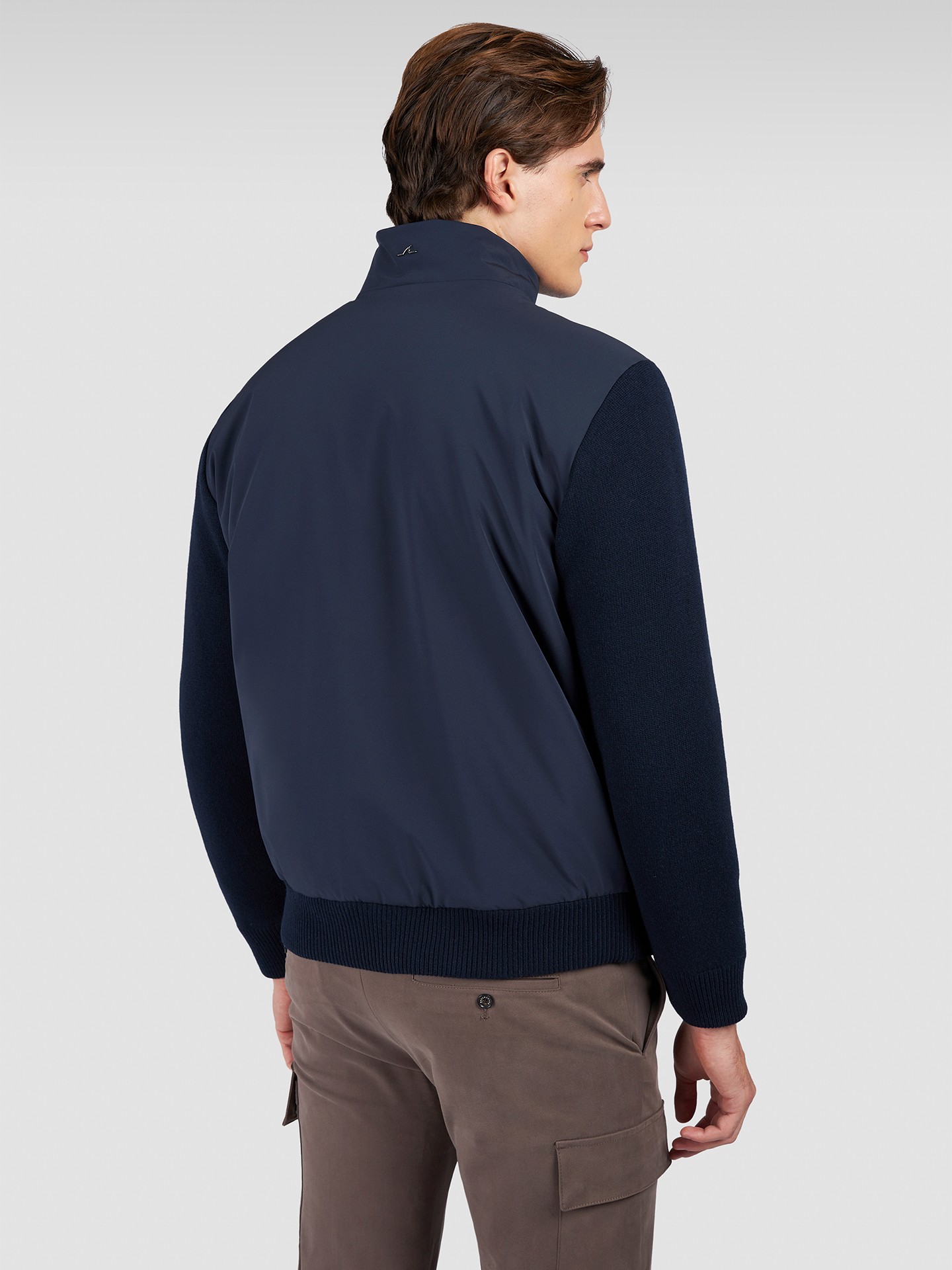 Blusão Combinado com Gola Alta