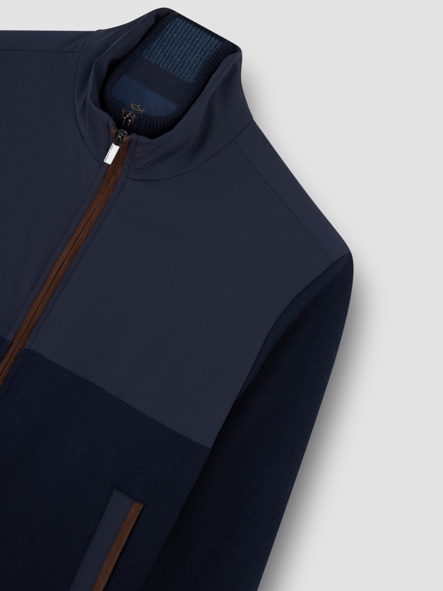 Blusão Combinado com Gola Alta