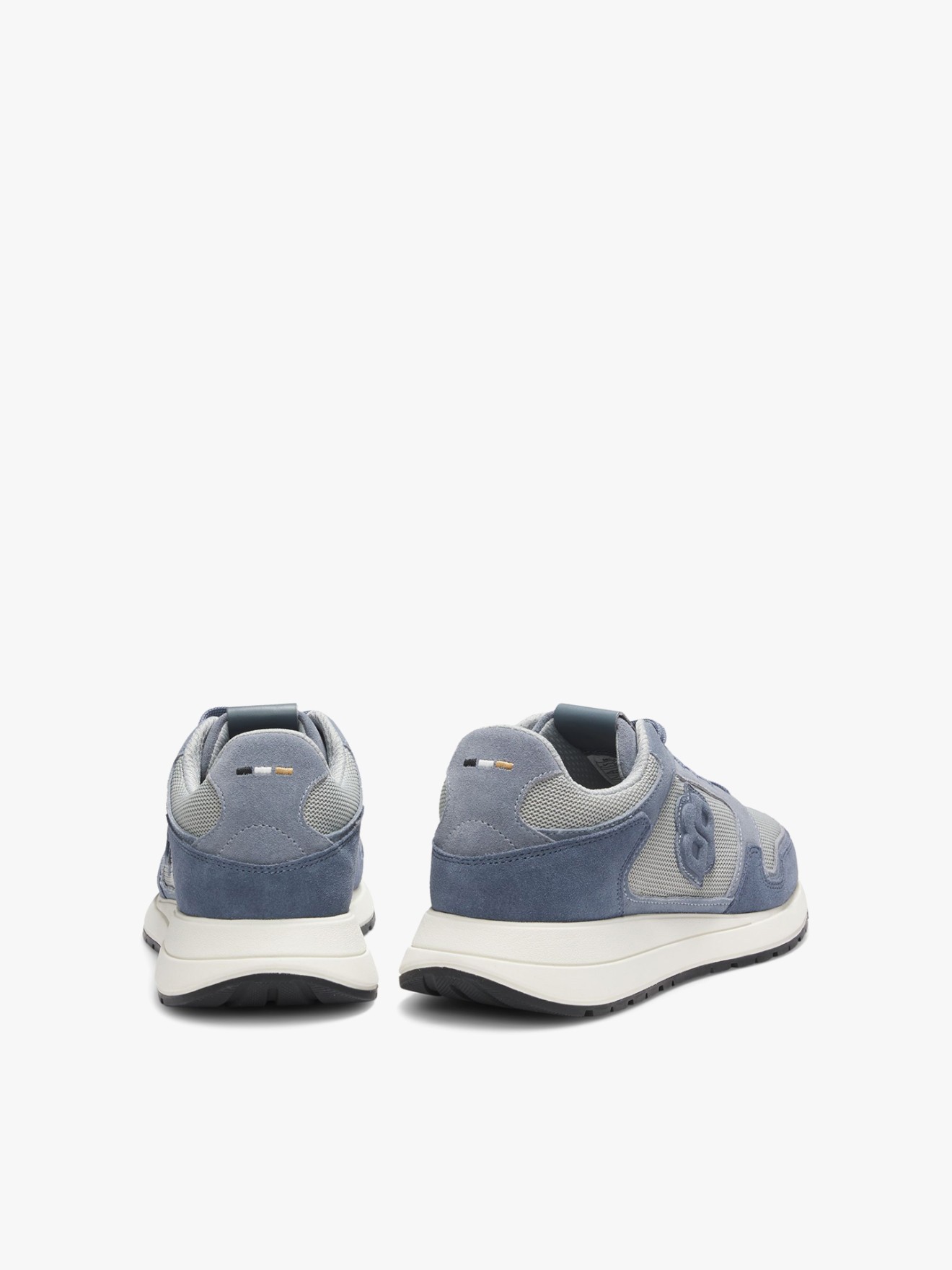 Sapatilhas em Camur�a e Malha Respir�vel