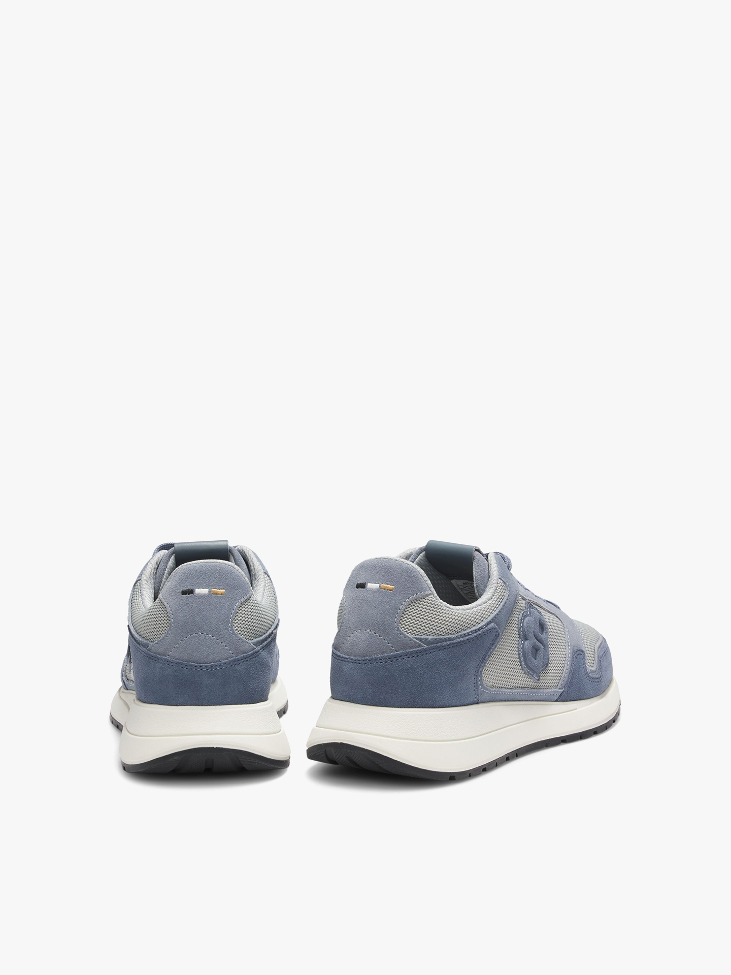 Sapatilhas em Camurça e Malha Respirável