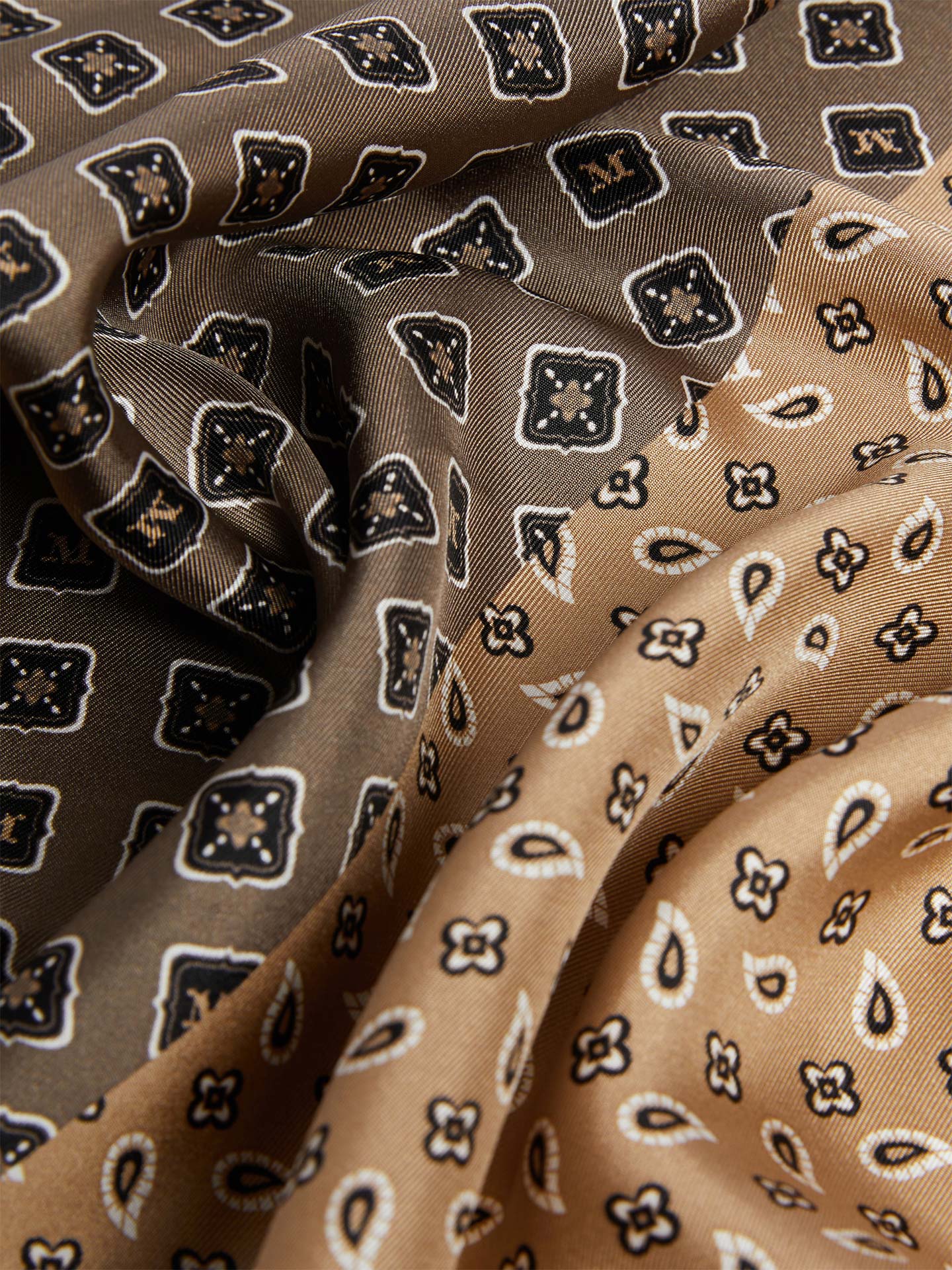 Lenço Quadrado de Seda MXACARRE90W1