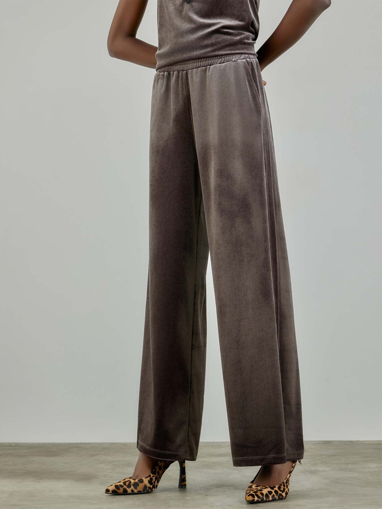 Cal�as de Veludo Wide Leg