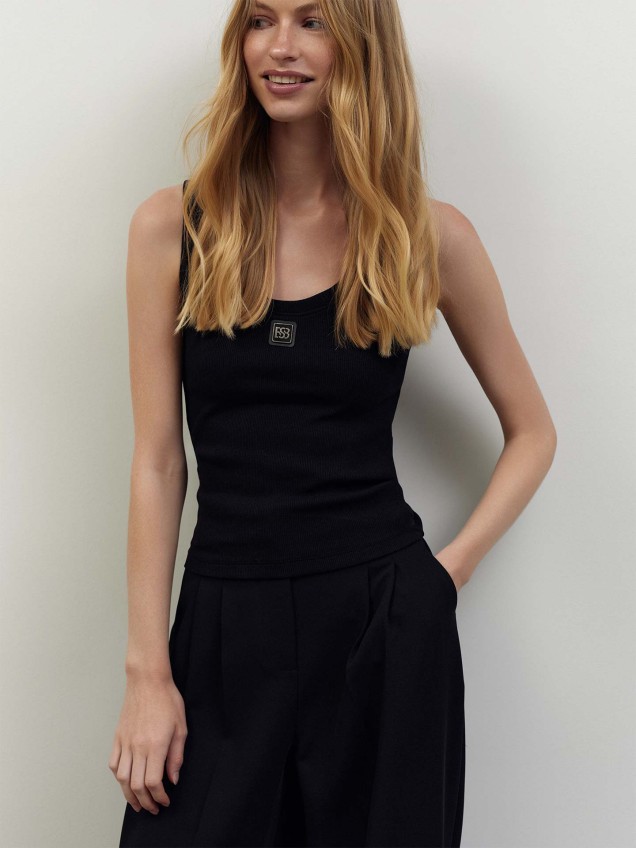 Top Canelado com Detalhe Metlico